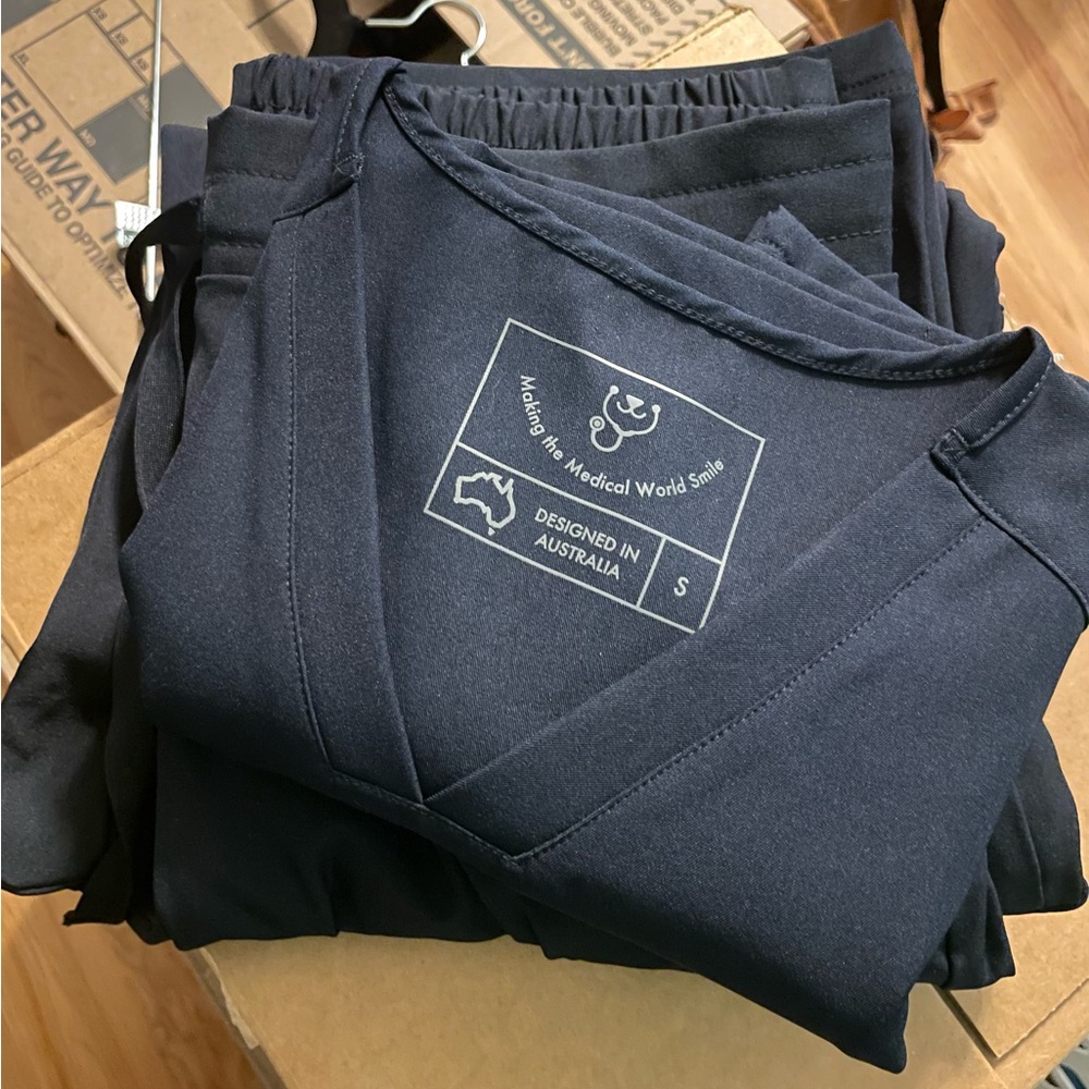 Small Navy NWT Dr Woof Scrub Top and Knee Pad Pants
